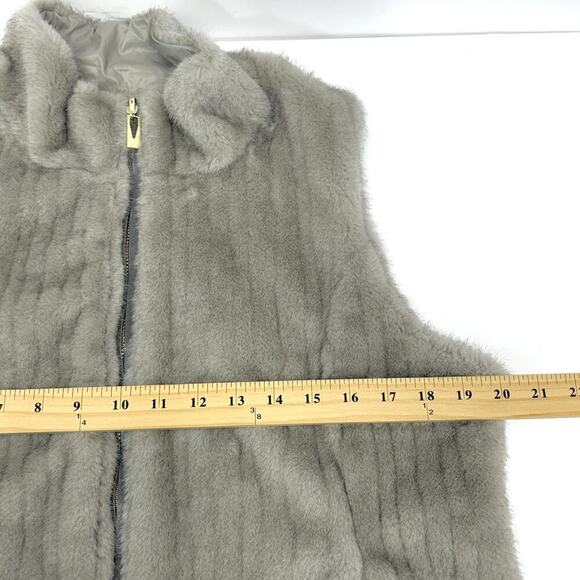 Via Spiga Women’s Size Small Faux fur Reversible Vest Light Gray - Picture 12 of 14